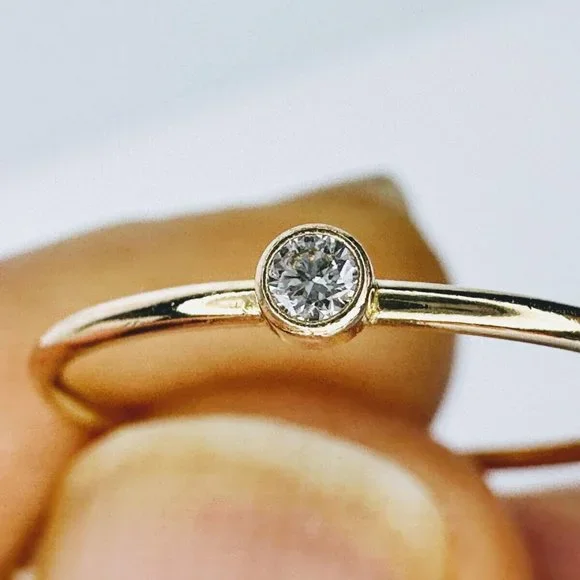 14K yellow gold 0.03ct G/VS2 round brilliant Solitaire Diamond stackable ring - Picture 6 of 8